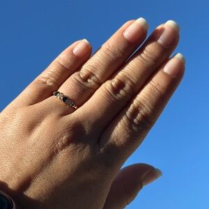 Gold-Filled Ring with Black & Clear Heart Charms – Romantic & Chic ❤️🖤 Size 7
